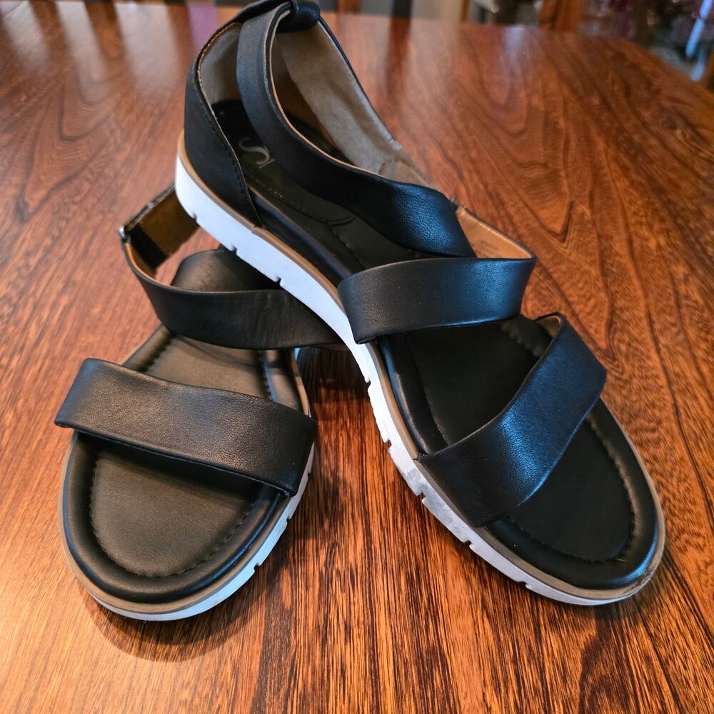 Sofft Leather Reston Criss Cross Strappy Ankle Sandal  Black SZ 10